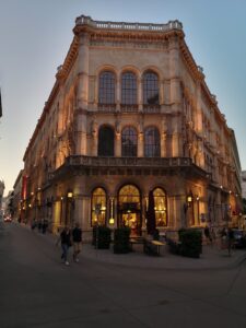 230716 210035 Wien M31 2023 Wien / Dachstein